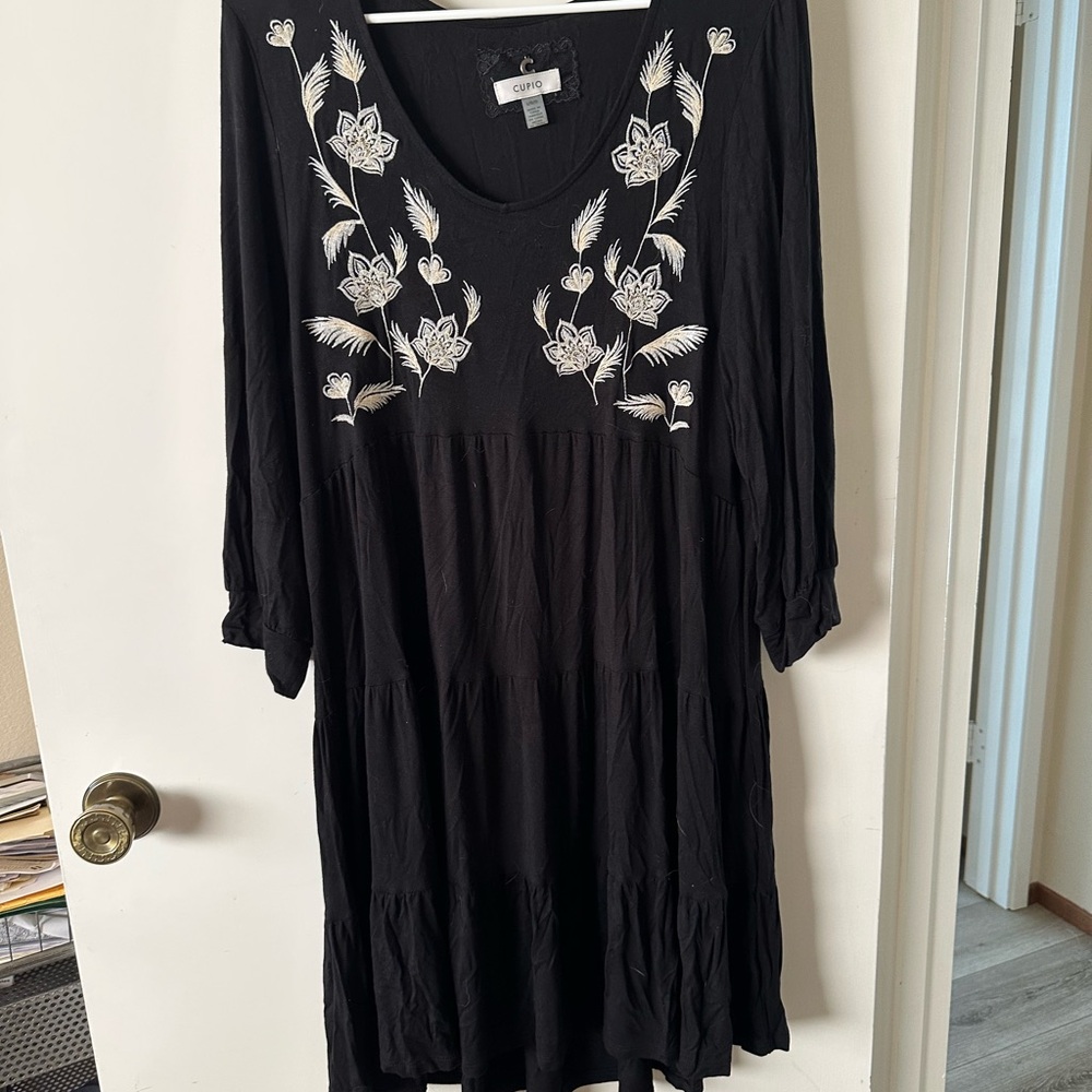 Cupio Black Long Sleeve Tiered Dress with White Floral Embroidery